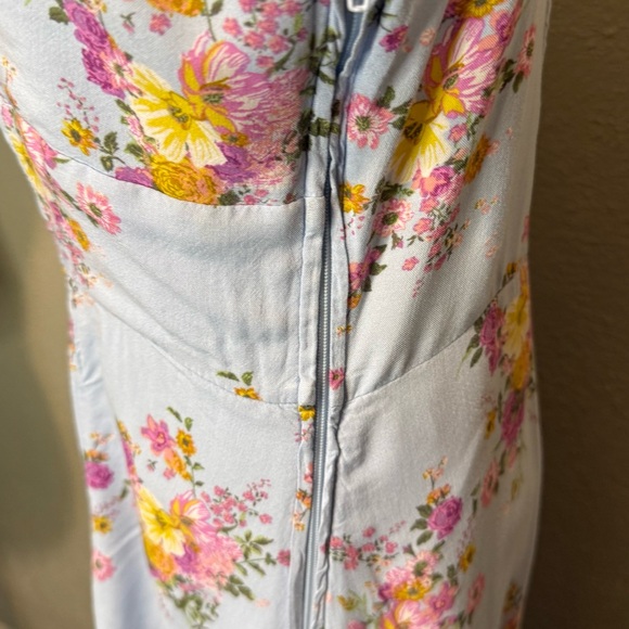 💕 Rewind Floral XL High-Low Maxi Dress – Flowy and Feminine 🌸✨ - Picture 5 of 7